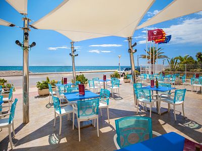 Bar Las Olas en el Hotel Koral Beach