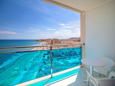 Hotel Koral Beach en primera línea de mar