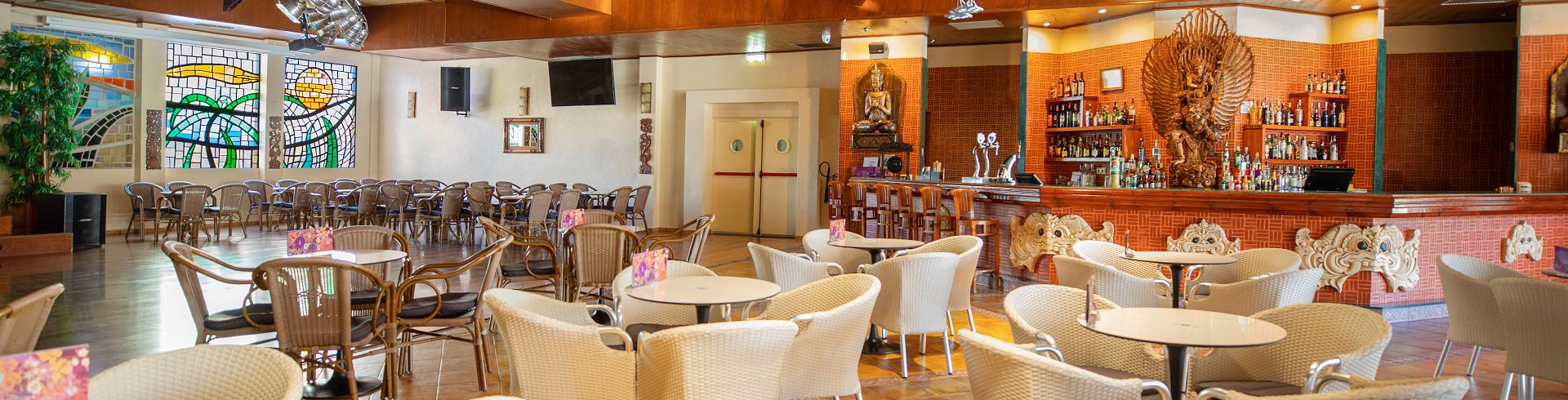 Discover Hotel Servigroup Orange through its images