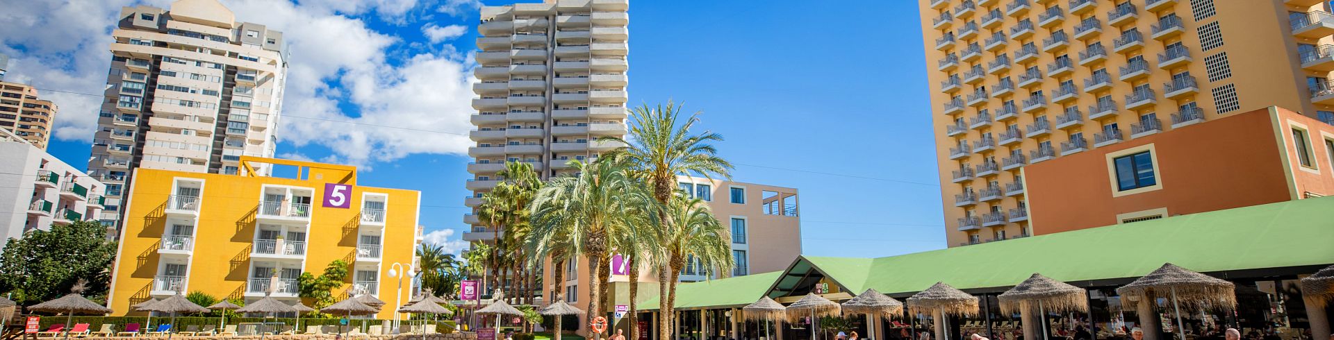 Experience Hotel Servigroup Pueblo Benidorm before you arrive