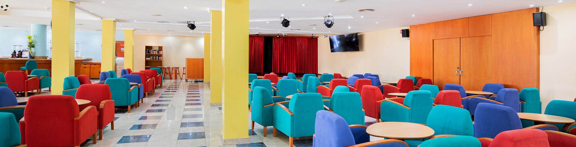 Découvrez l'Hotel Servigroup Pueblo Benidorm