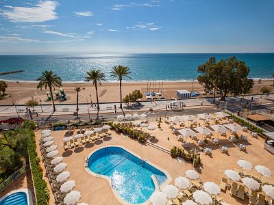 Sur l’hôtel en bord de mer Trinimar