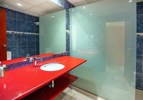 Habitación Doble con Amplio Ventanal