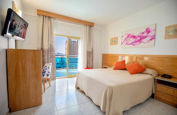 Chambre Double avec Vue sur la Piscine