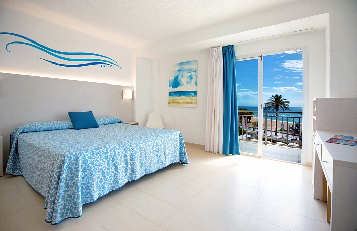 Family front facing Twin room (Capacity for 4 people)