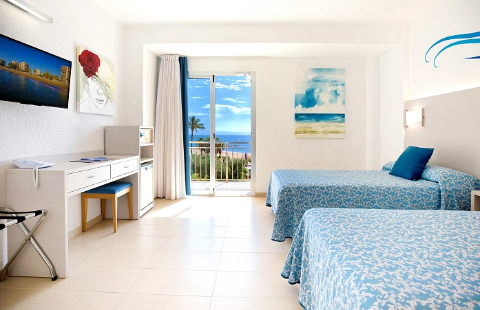 Family front facing Twin room (Capacity for 4 people)