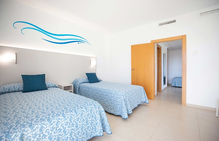 Family front facing Twin room (Capacity for 4 people)