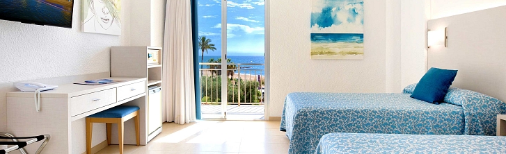 Family front facing Twin room (Capacity for 4 people)