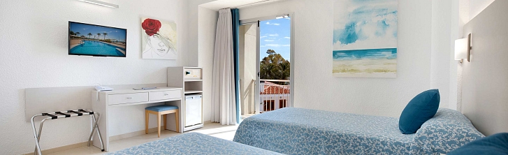 Family front facing Twin room (Capacity for 4 people)