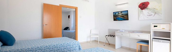 Family front facing Twin room (Capacity for 4 people)