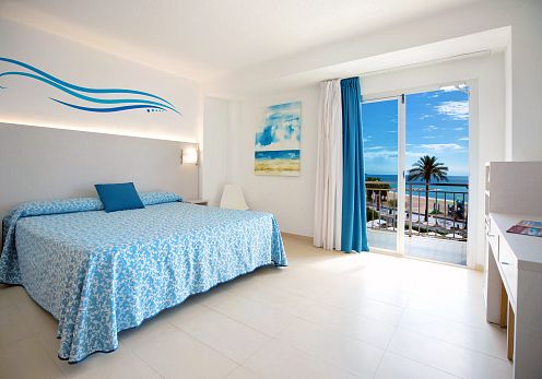 Family front facing Twin room (Capacity for 4 people)
