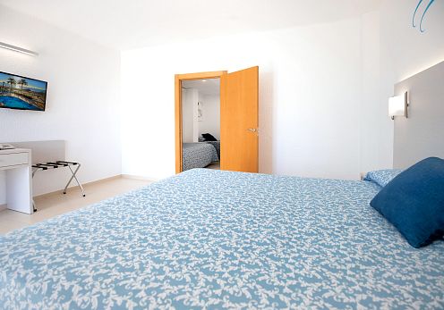 Family front facing Twin room (Capacity for 4 people)