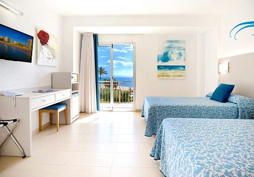 Family front facing Twin room (Capacity for 4 people)