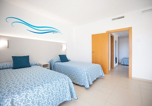 Family front facing Twin room (Capacity for 4 people)