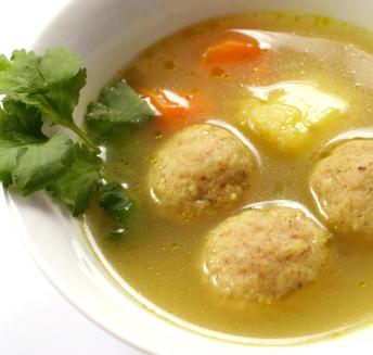 Caldo con pelotas