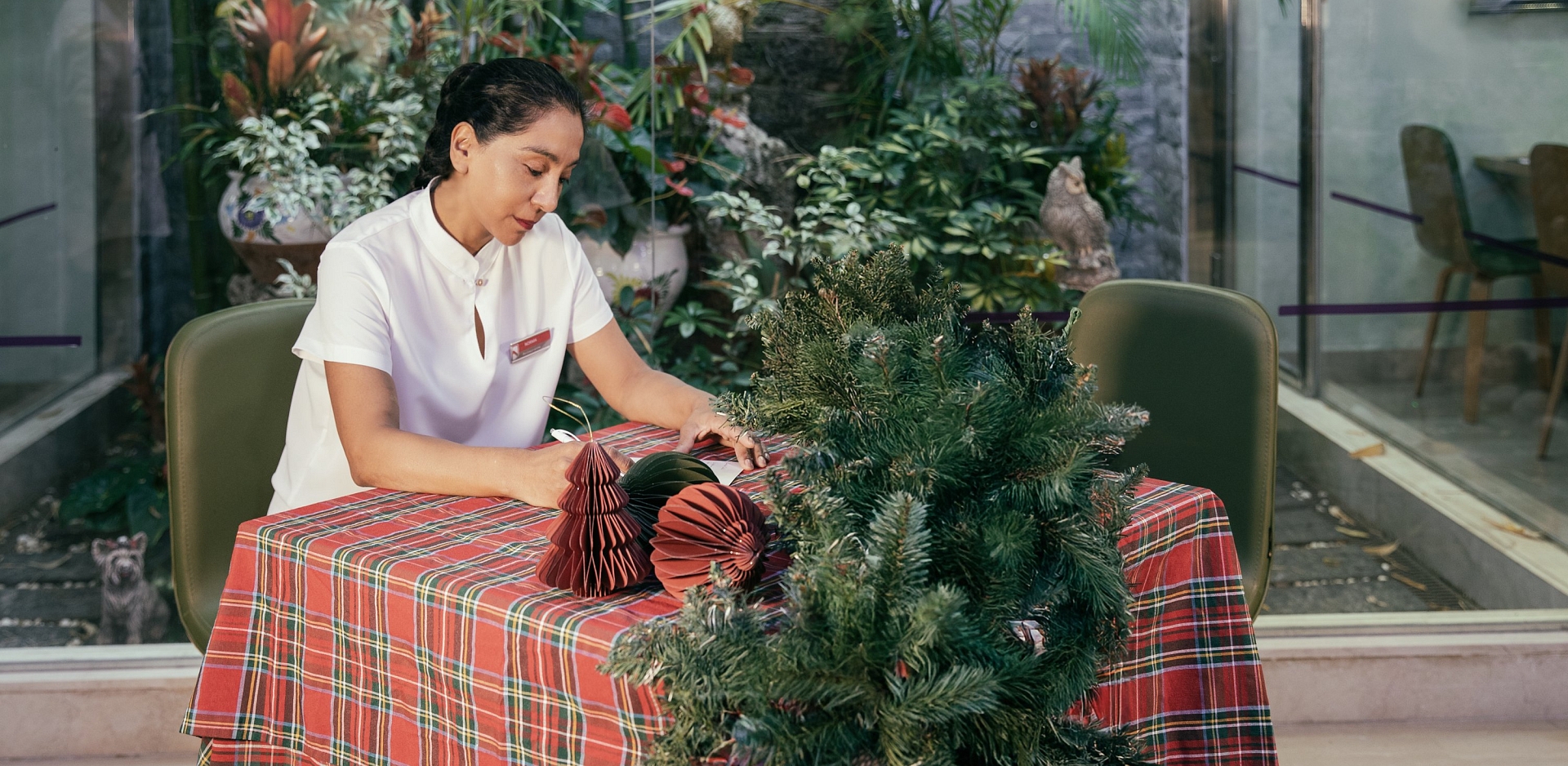 mujer sonriendo navidad Servigroup
