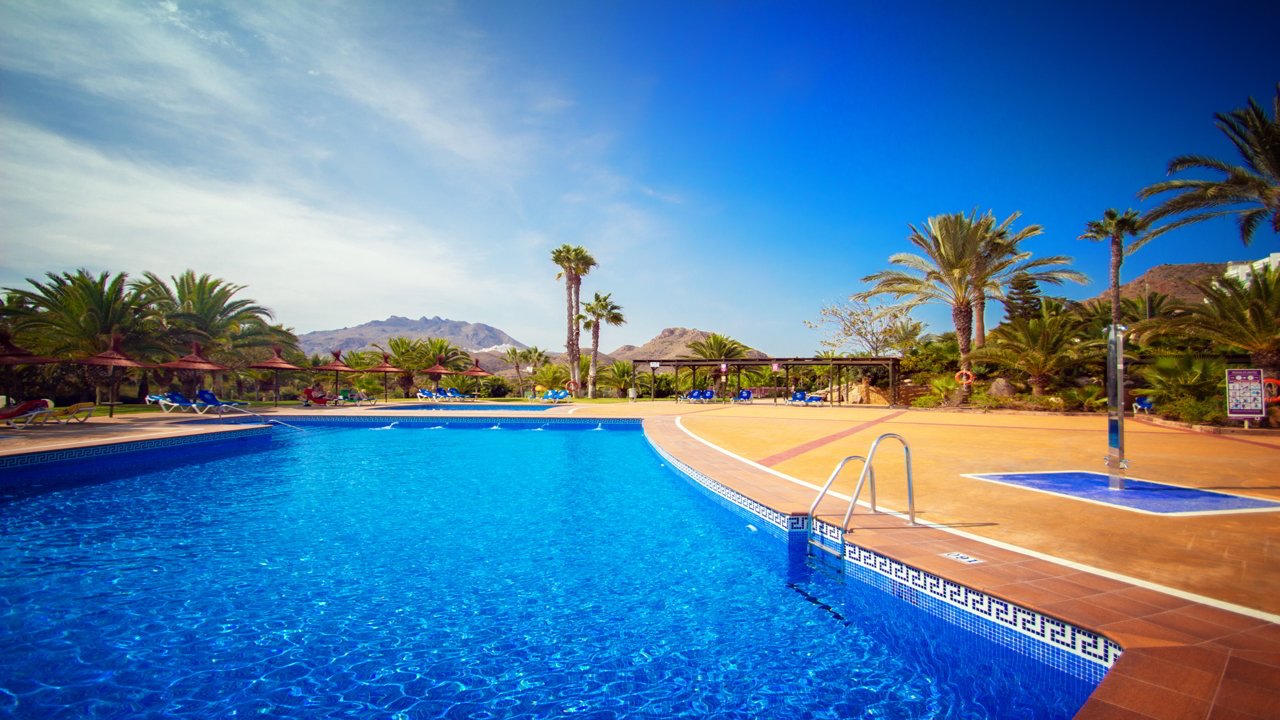 Piscine en bord de mer