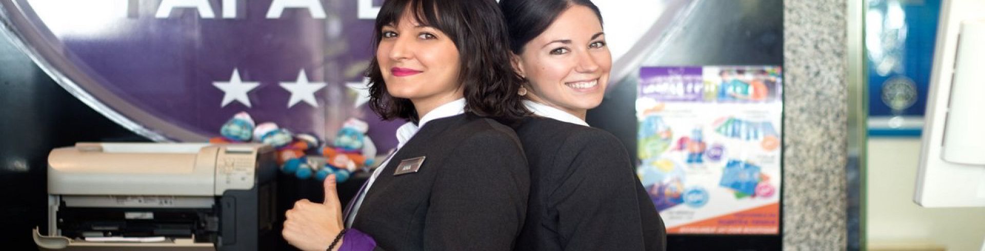 Recepcionistas del Hotel Servigroup Papa Luna
