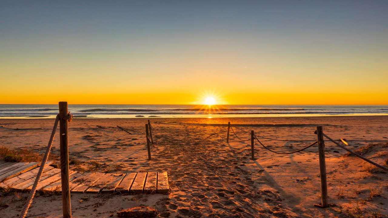 The sunrises of Benicasim inspire good music 