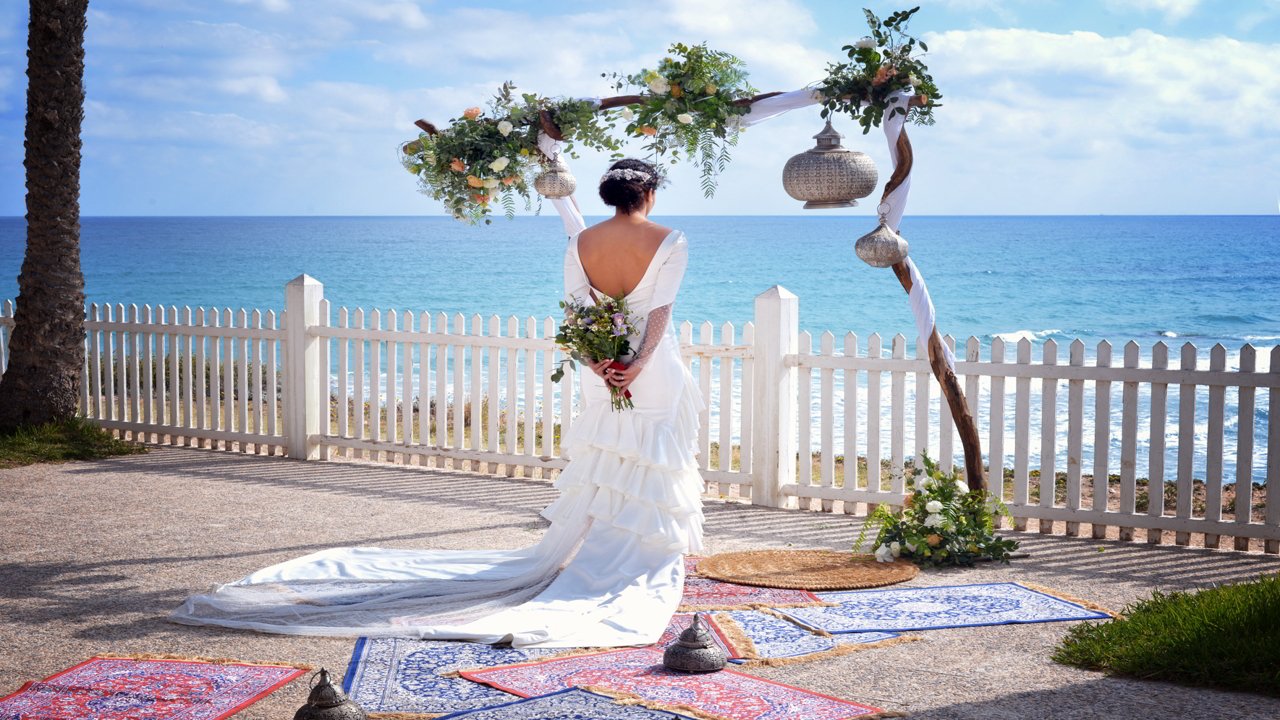 Wedding in front of the sea