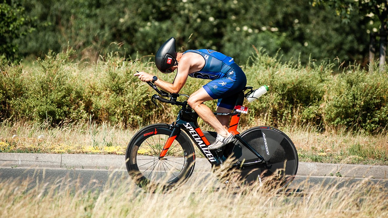 Cycling triathlon participants