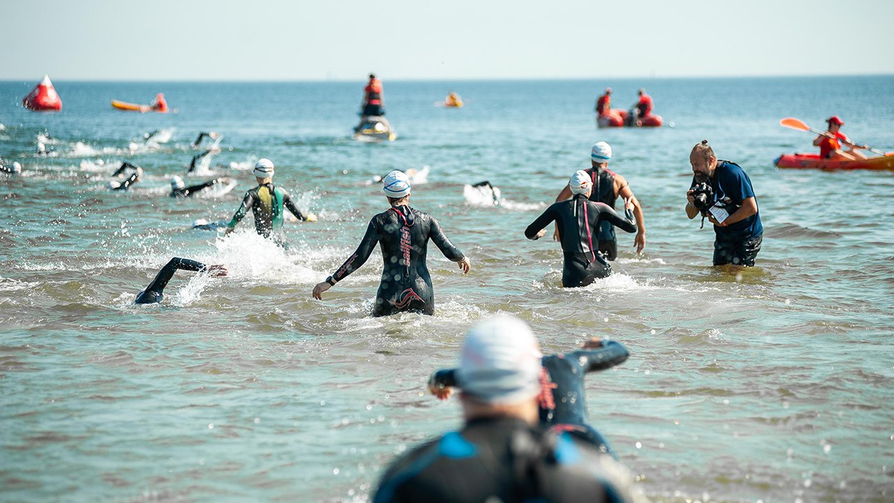 Triathlon swimming participants