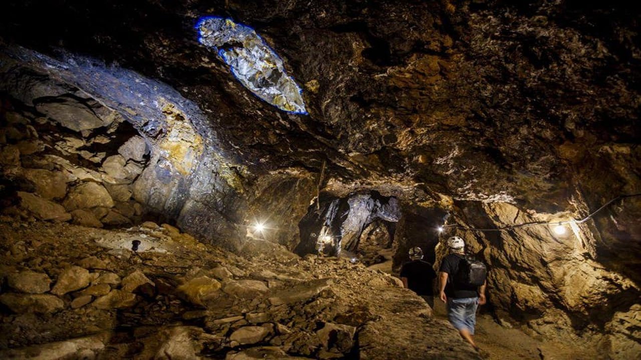 Visitors visit the Pulpí Geode