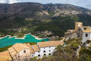 Views of the reservoir from the castle of Guadalest