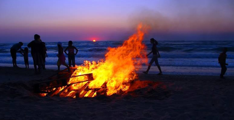 Bonfires on the beaches of Mojácar