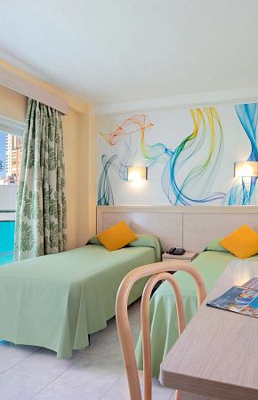 Chambre double à l'hôtel Calypso à Benidorm