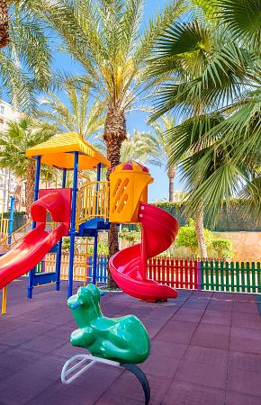 Aire de jeux pour enfants à l'hôtel Calypso à Benidorm