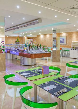 Aire de jeux pour enfants à l'hôtel Calypso à Benidorm