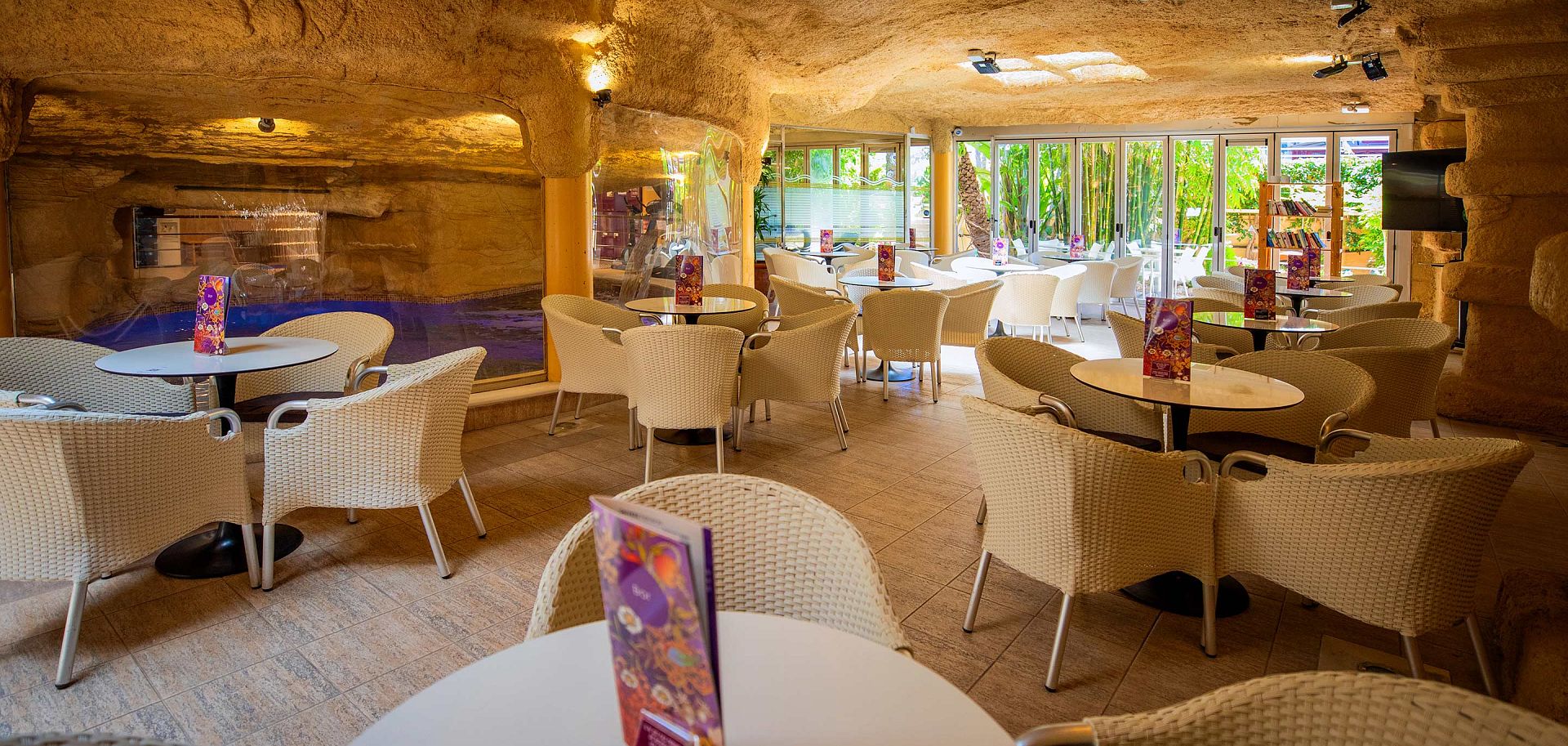 Terraza bar Hotel Diplomatic en Benidorm