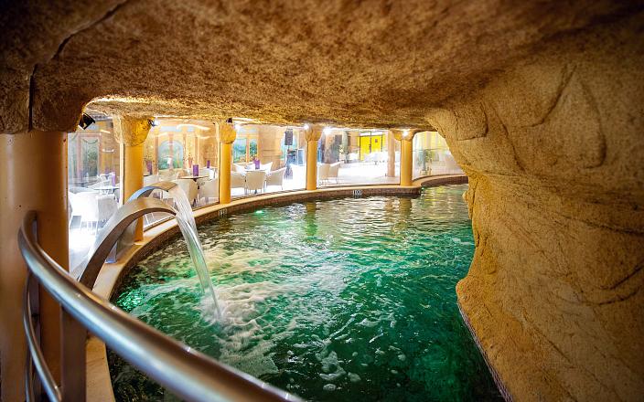 Wellness hotel with pool in Benidorm