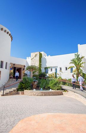 façade de l'hôtel villajoyosa montiboli