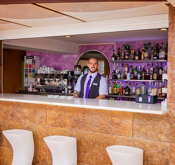 Bar de la piscine de l'Hôtel Galúa