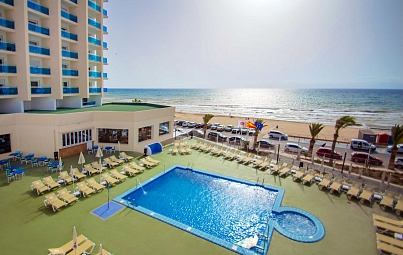 Hotel Koral Beach en primera línea de mar