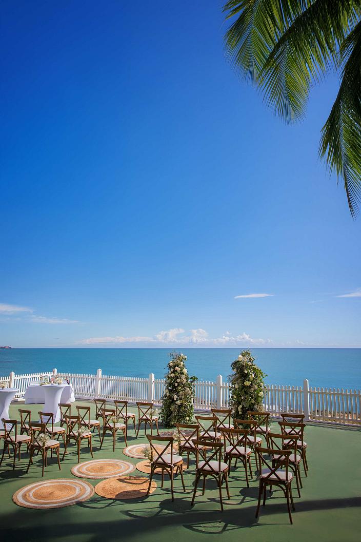 Wedding setting in the pool Hotel La Zenia