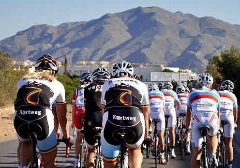 Equipo ciclista en Mojácar