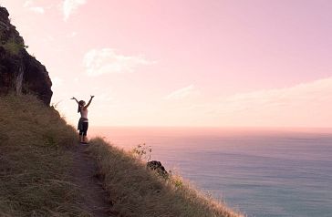 Hiking route along the coast
