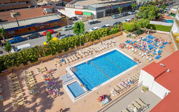 Piscine de l'hôtel Orange