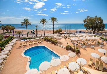 Sur l’hôtel en bord de mer Trinimar