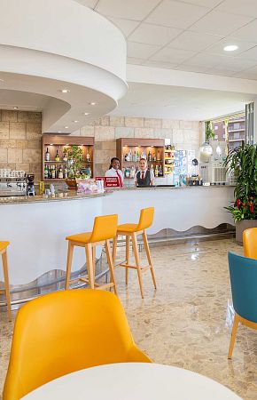 Benicasim hotel trinimar bar salón