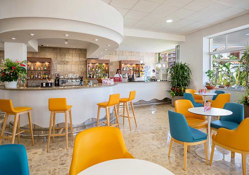 Benicasim hotel trinimar bar salón