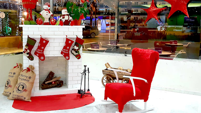 3rd prize window dressing decoration contest in Benidorm